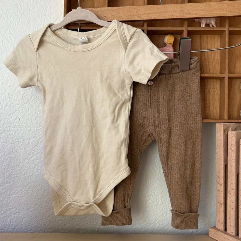 Colored Organics Cream Cotton Bodysuit + Zara Tan Knit Leggings